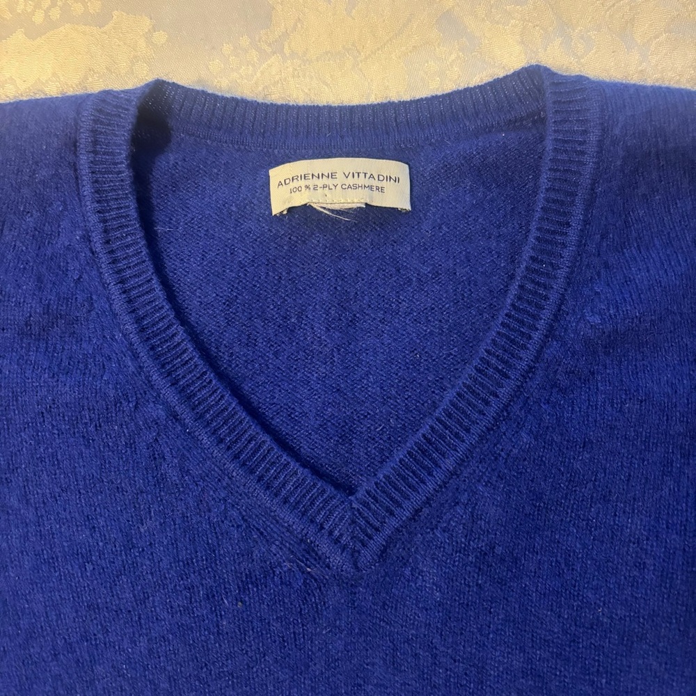 Adrienne Vittadini Sapphire Blue 100% 2-Ply Cashmere V-Neck Sweater, Size Small - Picture 3 of 6